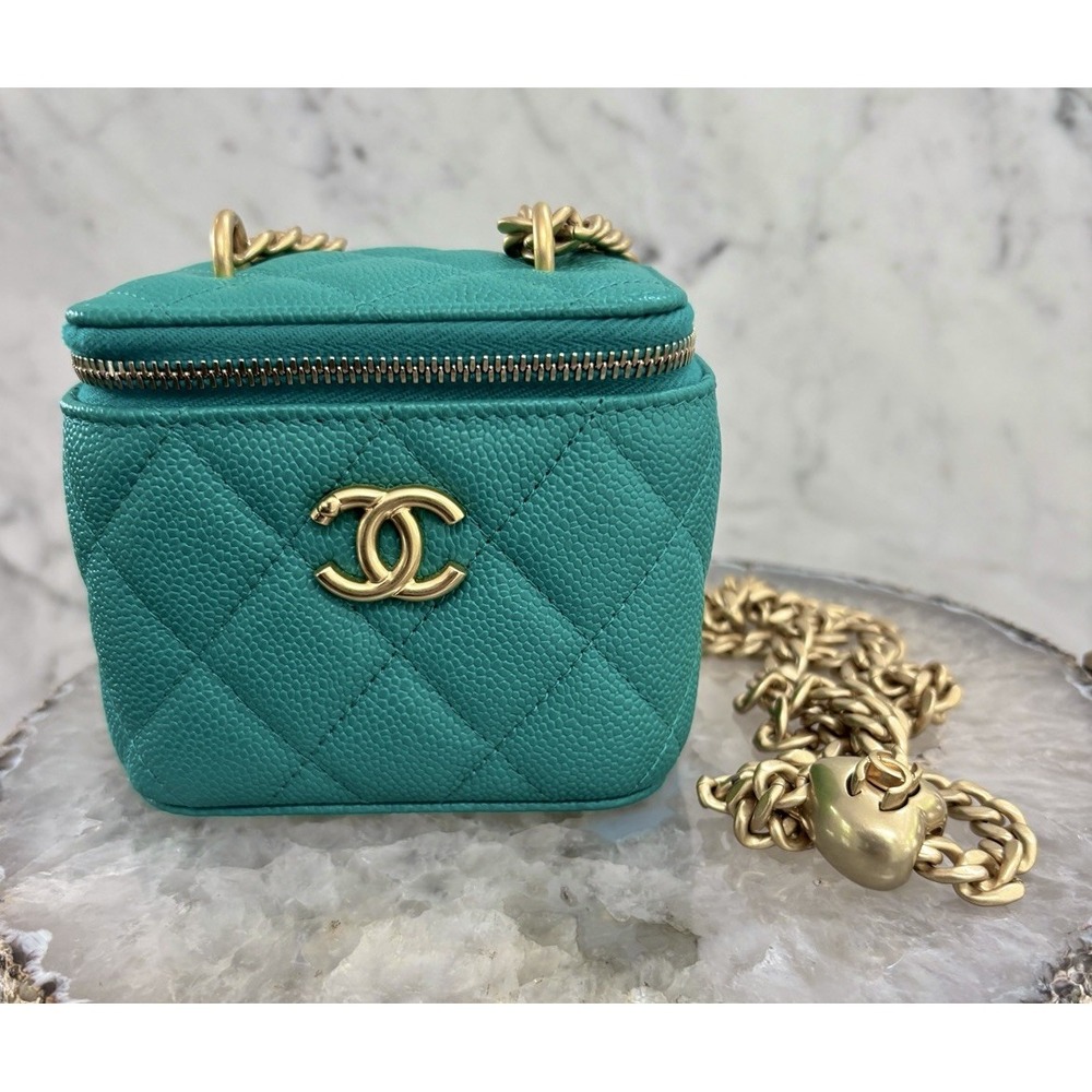 Authentic Chanel Green Mini Quilted Caviar CC Sweetheart Vanity Case with Chain